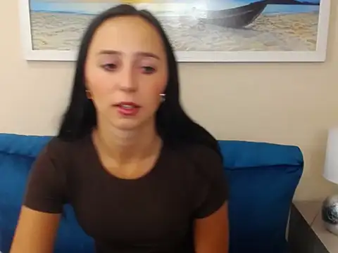 Snapshot of LuisaLive chatting on 10.10.25 LuisaLive online show from 10.10.25