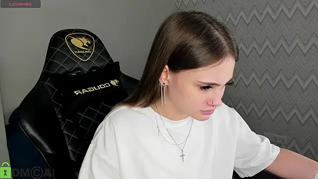 KarinaBroks online show from 10.20.25