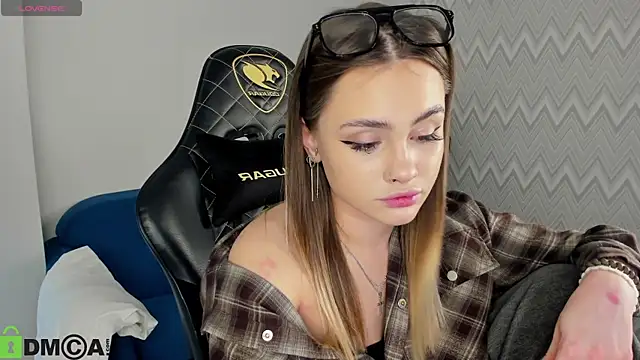 KarinaBroks online show from 11.12.25