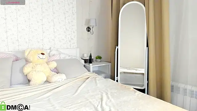 KarinaBroks online show from 12.19.25