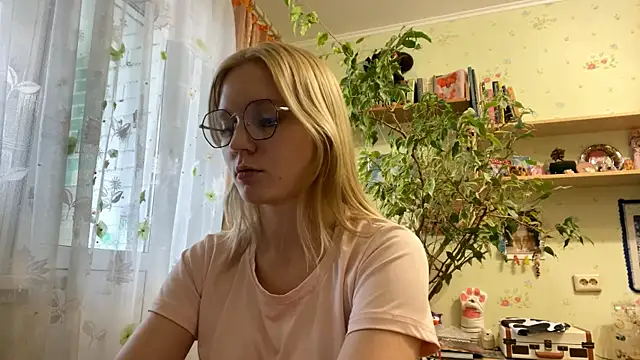 Snapshot of xX_Looola_Xx chatting on 10.10.25 xX Looola Xx online show from 10.10.25