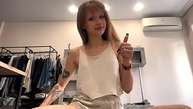 ElissaMikrot online show from 10.19.25