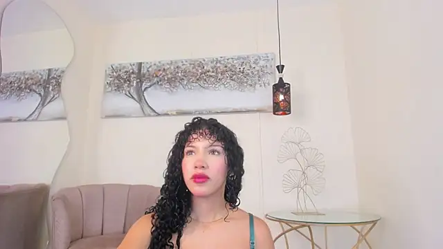 Snapshot of annalise_goerts chatting on 10.16.25 annalise goerts online show from 10.16.25