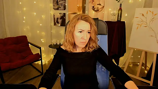 Snapshot of DonnaSmitth chatting on 10.11.25 DonnaSmitth online show from 10.11.25