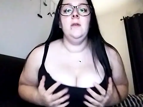 Snapshot of CuteLacexx chatting on 10.16.25 CuteLacexx online show from 10.16.25