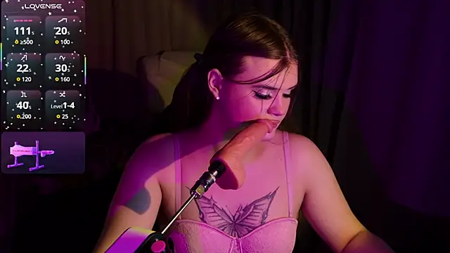 Snapshot of EvaaLane chatting on 10.10.25 EvaaLane online show from 10.10.25