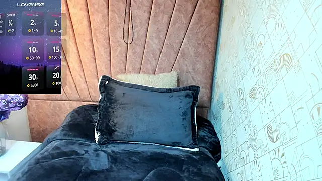 Issa Milf   online show from 10.21.25