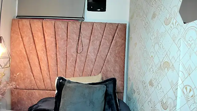 Issa Milf   online show from 11.15.25