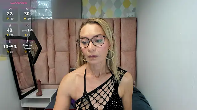 Issa Milf   online show from 03.05.26