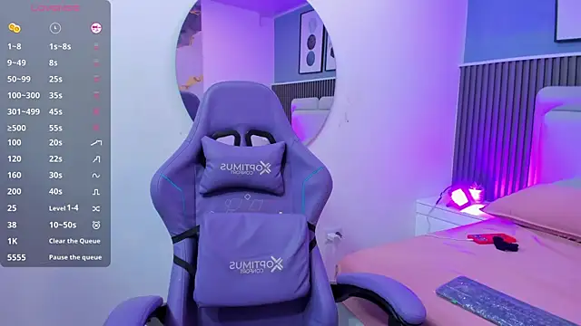 Snapshot of liz__cute chatting on 10.09.25 liz cute online show from 10.09.25