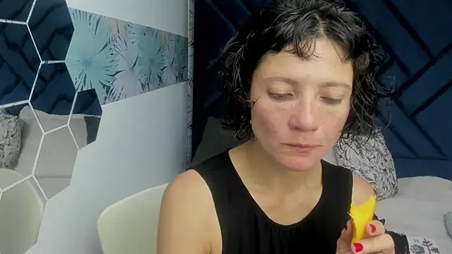 Valery More   online show from 10.04.25