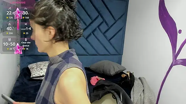 Valery More   online show from 10.11.25