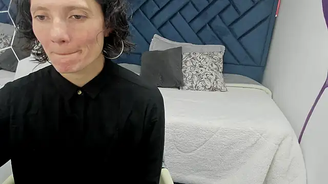 Valery More   online show from 11.25.25