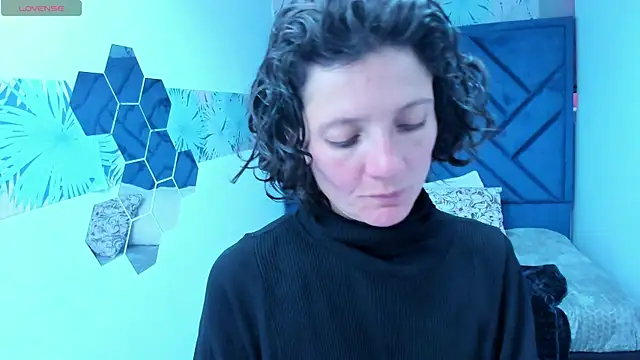 Valery More   online show from 12.15.25