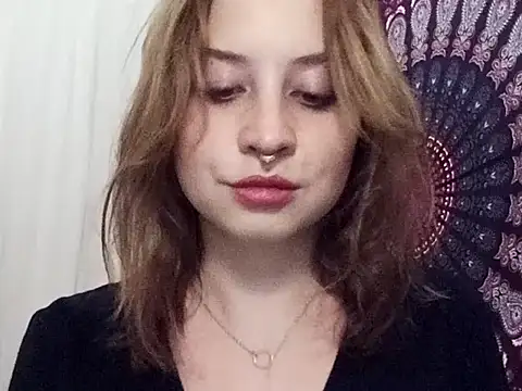 Snapshot of AdalynKiss chatting on 10.10.25 AdalynKiss online show from 10.10.25