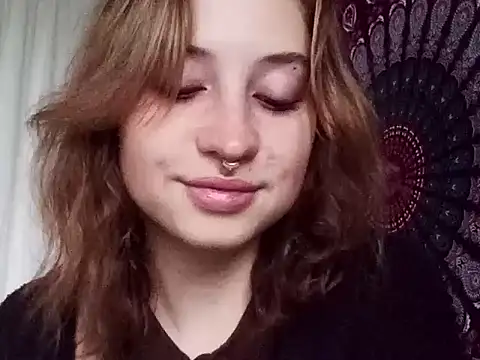 Snapshot of AdalynKiss chatting on 10.17.25 AdalynKiss online show from 10.17.25