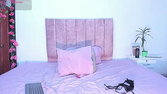 Mila 1wood online show from 02.08.26