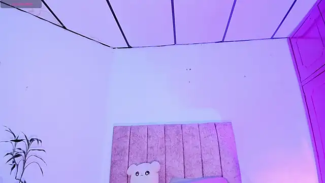 Snapshot of Mila_1wood chatting on 06.19.26 Mila 1wood online show from 06.19.26