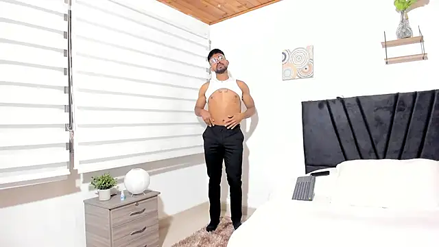 Snapshot of Taylormaccurdy_ chatting on 10.01.25 Taylormaccurdy online show from 10.01.25