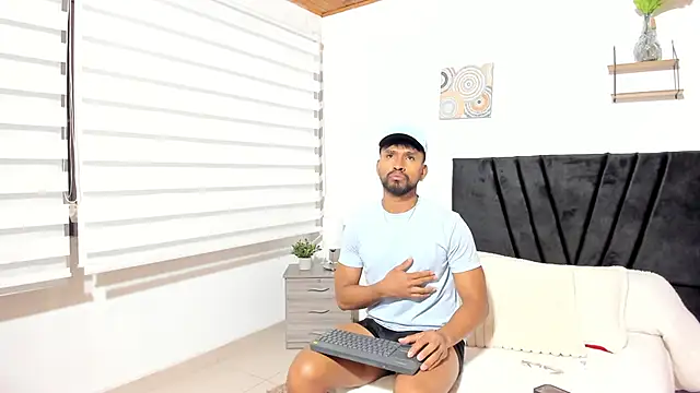 Snapshot of Taylormaccurdy_ chatting on 10.06.25 Taylormaccurdy online show from 10.06.25