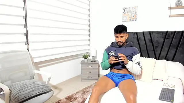 Snapshot of Taylormaccurdy_ chatting on 10.07.25 Taylormaccurdy online show from 10.07.25