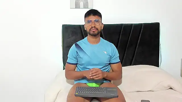 Snapshot of Taylormaccurdy_ chatting on 11.01.25 Taylormaccurdy online show from 11.01.25