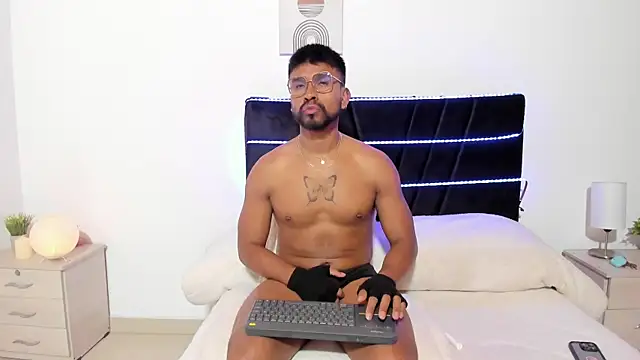 Snapshot of Taylormaccurdy_ chatting on 11.06.25 Taylormaccurdy online show from 11.06.25