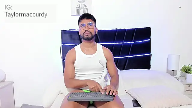 Taylormaccurdy  online show from 11.25.25