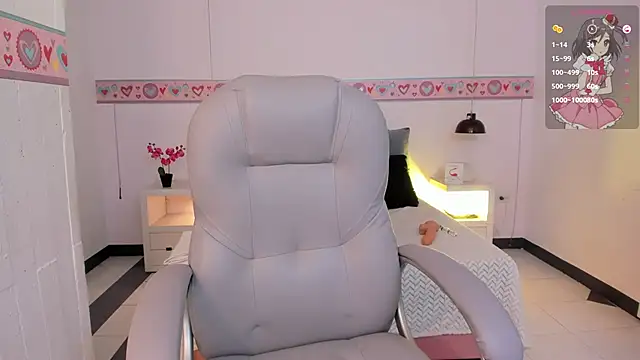 Snapshot of AndreaG_ chatting on 10.09.25 AndreaG online show from 10.09.25