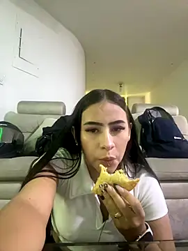 Snapshot of Scarlett_Kiiss chatting on 11.02.25 Scarlett Kiiss online show from 11.02.25