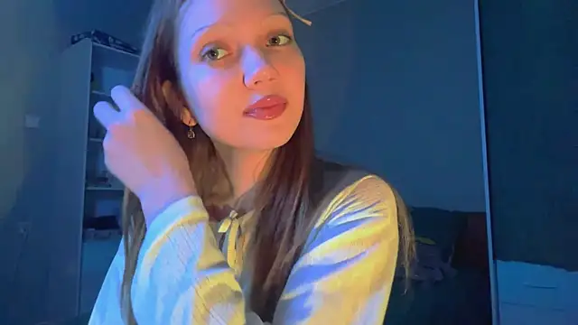 Snapshot of EmiIyKitty chatting on 10.04.25 EmiIyKitty online show from 10.04.25