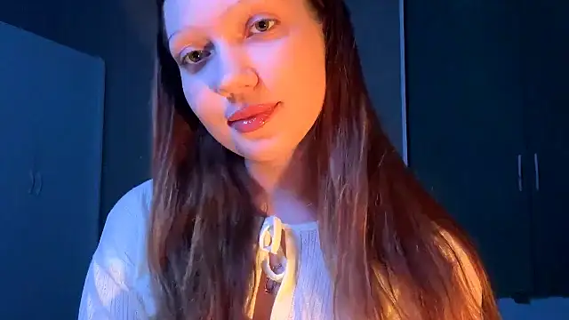 Snapshot of EmiIyKitty chatting on 10.06.25 EmiIyKitty online show from 10.06.25