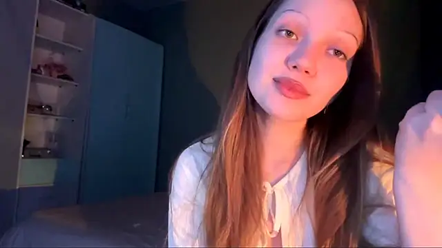 Snapshot of EmiIyKitty chatting on 10.18.25 EmiIyKitty online show from 10.18.25