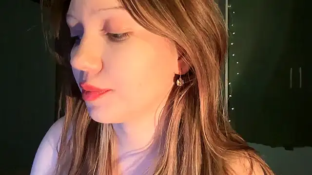 Snapshot of EmiIyKitty chatting on 10.27.25 EmiIyKitty online show from 10.27.25