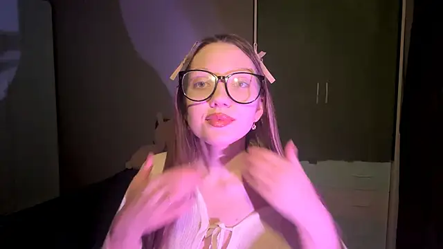 Snapshot of EmiIyKitty chatting on 11.10.25 EmiIyKitty online show from 11.10.25