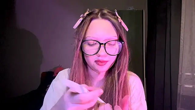 Snapshot of EmiIyKitty chatting on 11.12.25 EmiIyKitty online show from 11.12.25