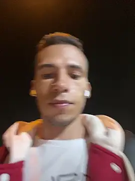 Snapshot of wiland_hot23 chatting on 10.17.25 wiland hot23 online show from 10.17.25