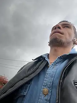 Snapshot of wiland_hot23 chatting on 10.17.25 wiland hot23 online show from 10.17.25