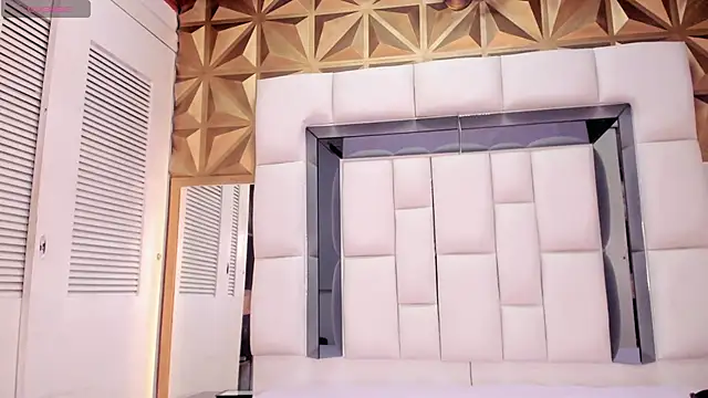 Snapshot of violet_milleer chatting on 10.23.25 violet milleer online show from 10.23.25