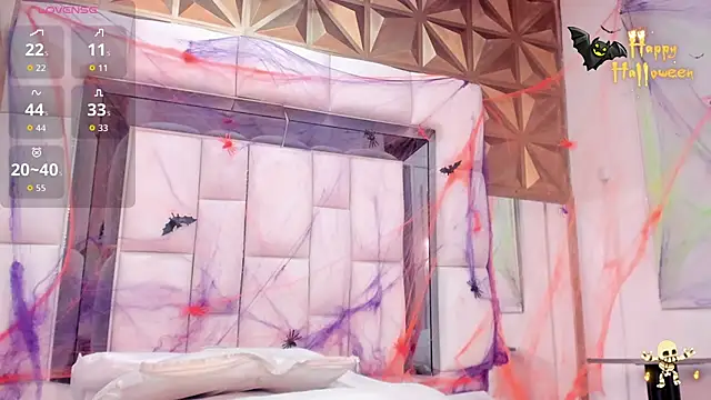 Snapshot of violet_milleer chatting on 10.30.25 violet milleer online show from 10.30.25