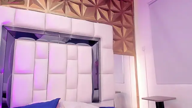 Snapshot of violet_milleer chatting on 11.11.25 violet milleer online show from 11.11.25