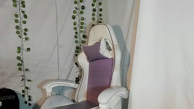 NathaliaRoosRs online show from 11.08.25