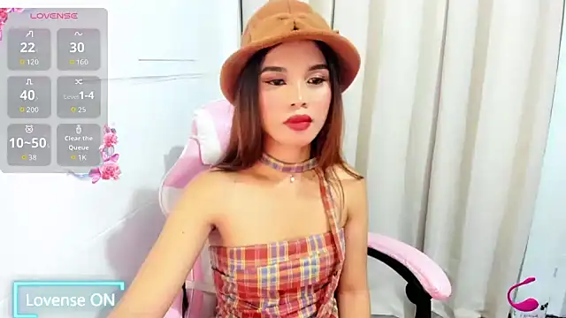 Snapshot of jeanalove chatting on 06.13.26 jeanalove online show from 06.13.26
