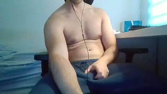 Snapshot of alexhuged chatting on 02.08.26 alexhuged online show from 02.08.26