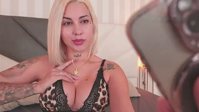 SophieWillys online show from 10.02.25