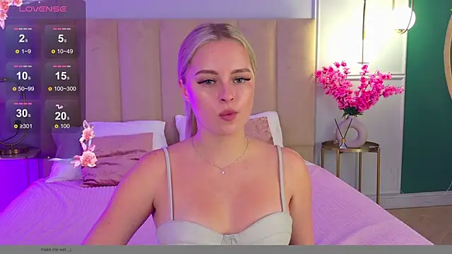 Snapshot of EllyLinn chatting on 11.14.25 EllyLinn online show from 11.14.25