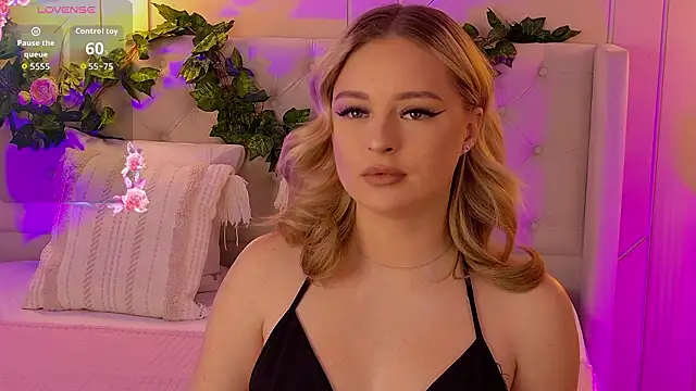 Snapshot of EllyLinn chatting on 02.01.26 EllyLinn online show from 02.01.26