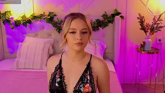 Snapshot of EllyLinn chatting on 02.08.26 EllyLinn online show from 02.08.26