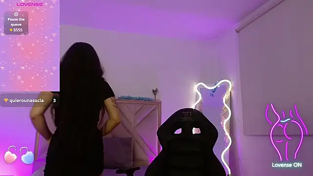 Snapshot of Ixchel_tay chatting on 10.17.25 Ixchel tay online show from 10.17.25