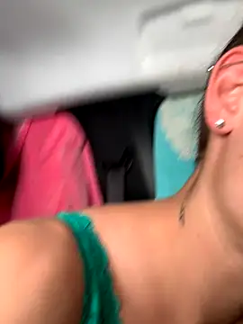 Snapshot of GoldenPussy1329 chatting on 10.10.25 GoldenPussy1329 online show from 10.10.25